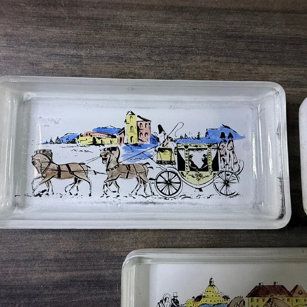 Vintage‎ Glass Dresser Trays Set of 4 Horse Drawn Carriage Trinket Dishes